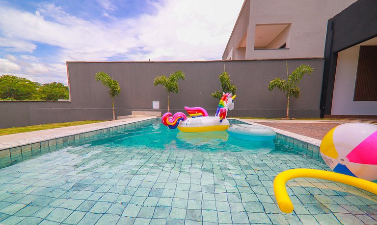 Refúgio Familiar: Piscina Quente, Prainha e Wi-fi