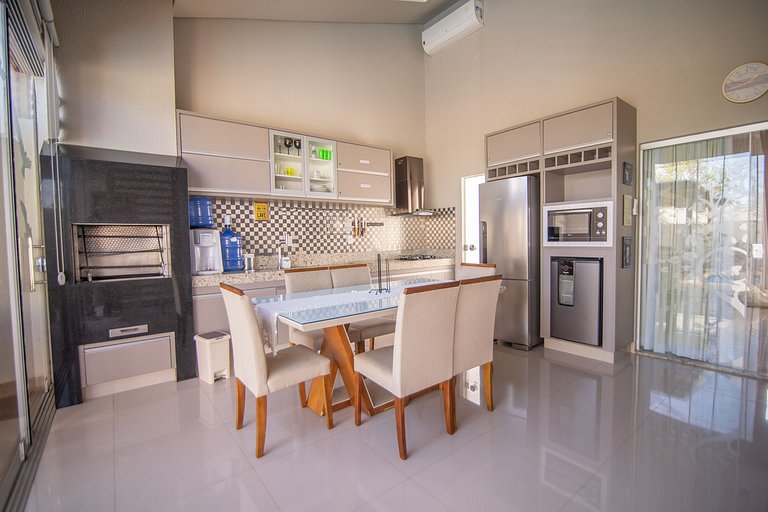 Casa Ipê - Luxo em Cond Fechado c/Piscina Aquecida