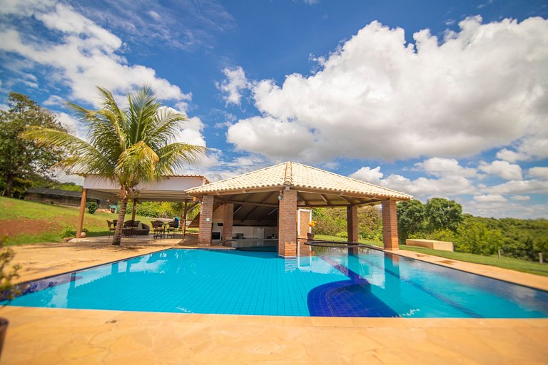 Chácara c/ Piscina Aquecida, Jacuzzi e Sinuca