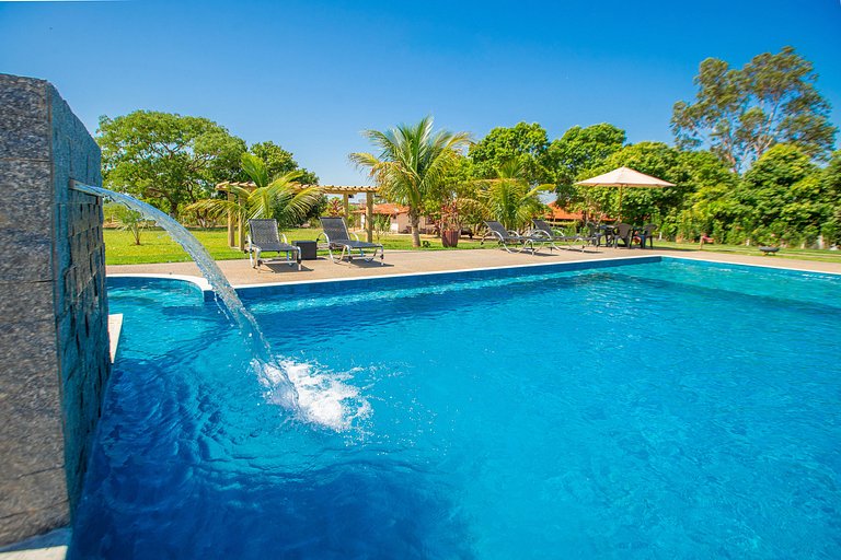 Refúgio de Lazer: Chácara c/ Espaço e Conforto