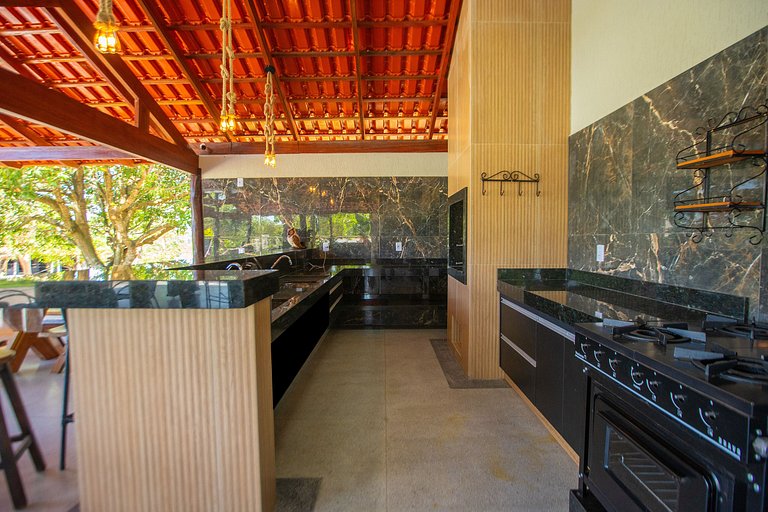 Refúgio de Lazer: Chácara c/ Espaço e Conforto