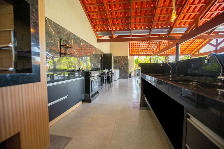 Refúgio de Lazer: Chácara c/ Espaço e Conforto