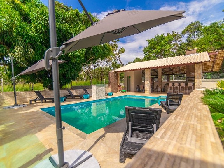 Chácara encantadora com 5 quartos, piscina e mesa de sinuca