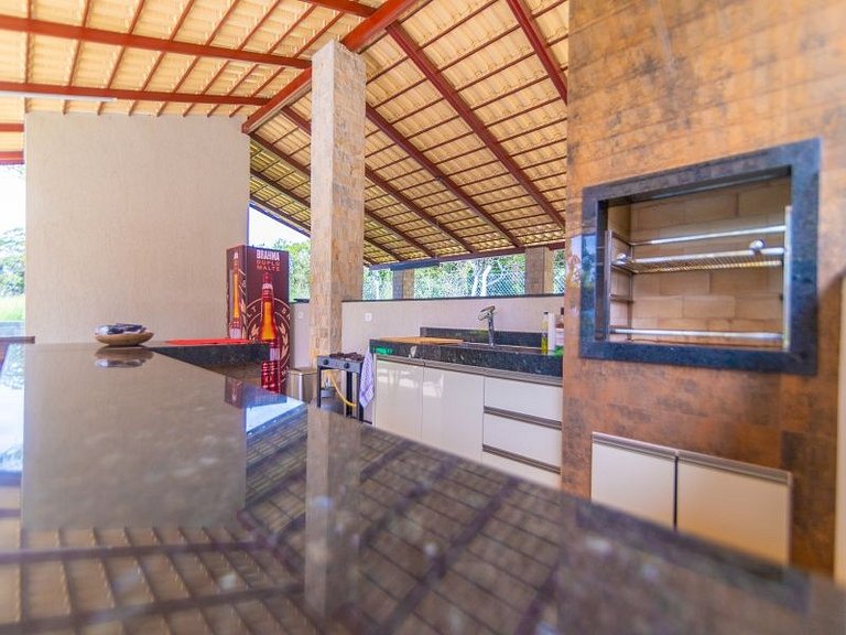 Chácara encantadora com 5 quartos, piscina e mesa de sinuca