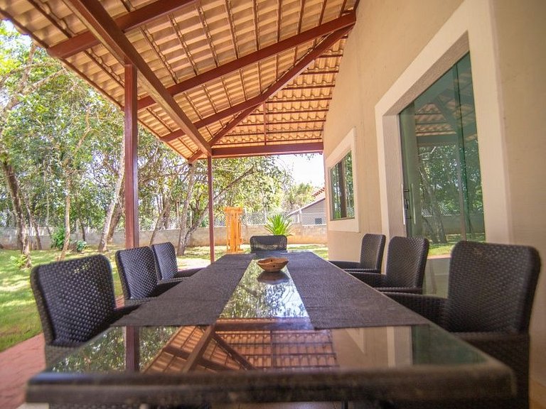 Chácara encantadora com 5 quartos, piscina e mesa de sinuca