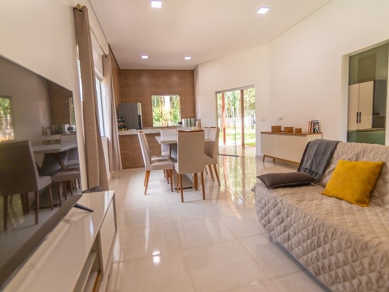 Chácara encantadora com 5 quartos, piscina e mesa de sinuca