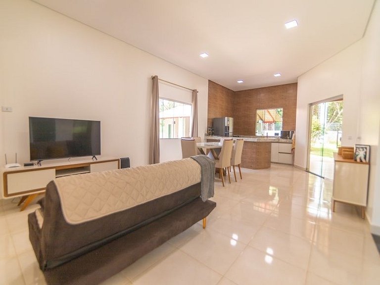 Chácara encantadora com 5 quartos, piscina e mesa de sinuca