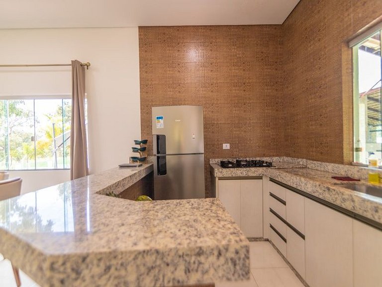 Chácara encantadora com 5 quartos, piscina e mesa de sinuca
