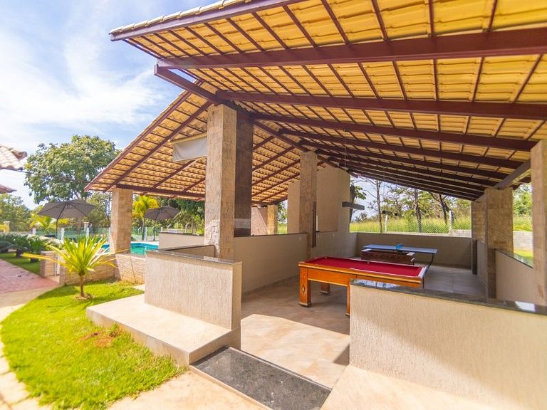 Chácara encantadora com 5 quartos, piscina e mesa de sinuca