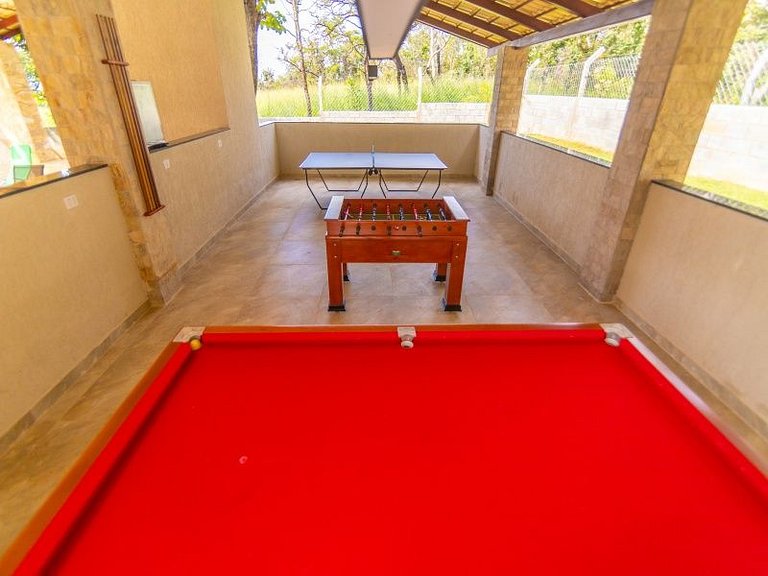 Chácara encantadora com 5 quartos, piscina e mesa de sinuca