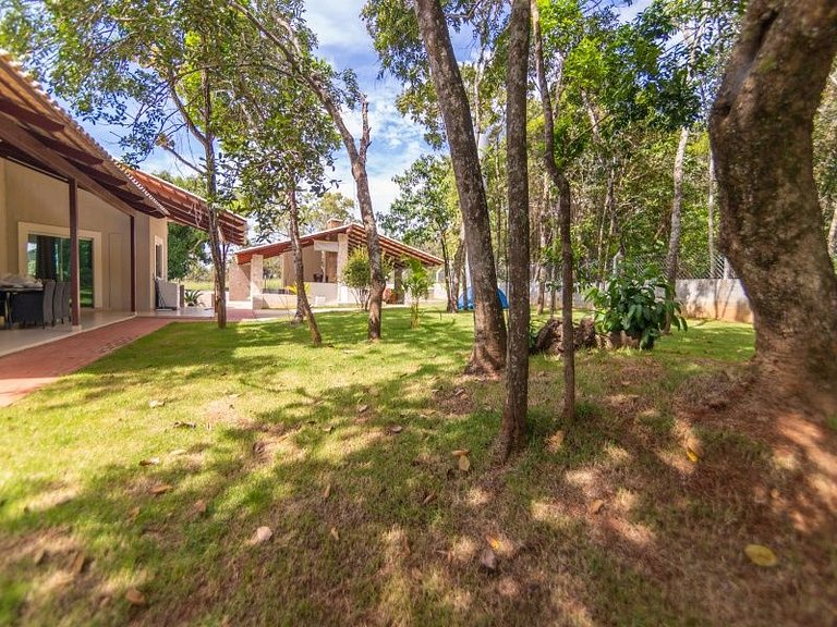 Chácara encantadora com 5 quartos, piscina e mesa de sinuca