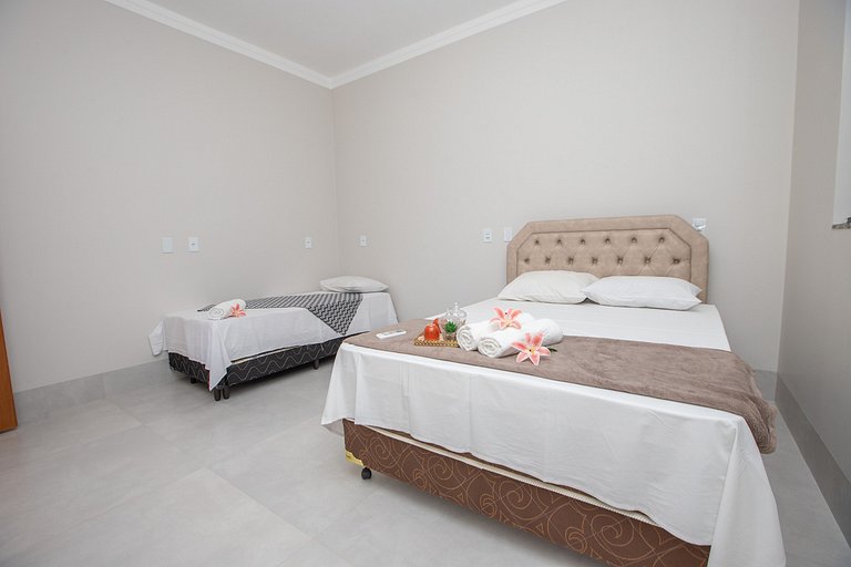 Casa Conquista: 4 Suítes, Piscina, Acesso ao Lago