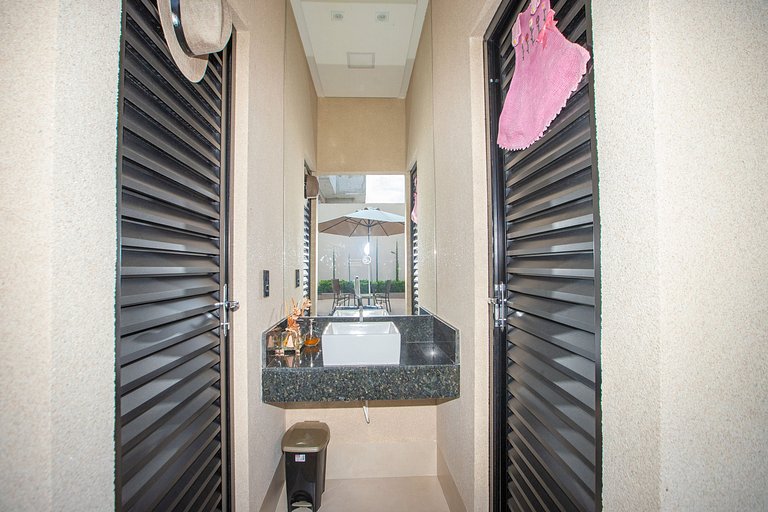 Casa Conquista: 4 Suítes, Piscina, Acesso ao Lago