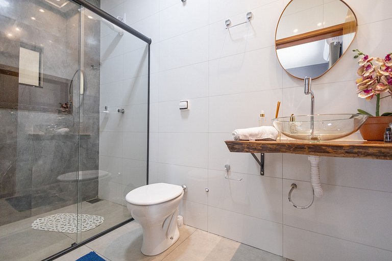 Oásis Verde: Piscina de Borda Infinita e 5 Quartos