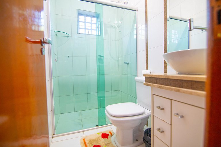 Refúgio Incrível: Área Verde, Piscina e 4 Quartos