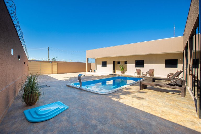 Lúmina House: 5 Suítes próximo ao lago Corumbá