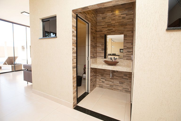 Casa com 5 suítes próximo ao lago Corumbá