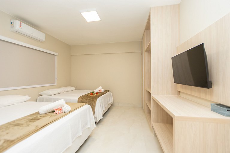 Casa Luxuosa Recém Construída com Piscina e Hidro