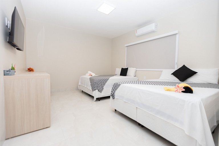 Casa Luxuosa Recém Construída com Piscina e Hidro