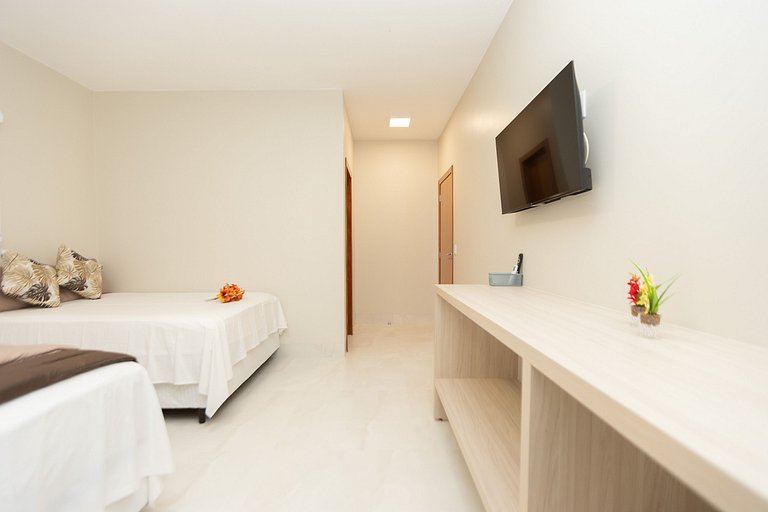 Casa Luxuosa Recém Construída com Piscina e Hidro