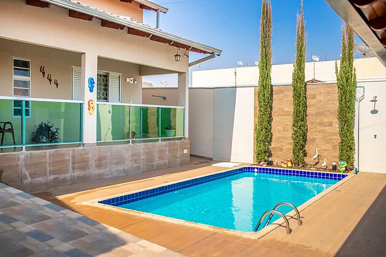 Casa c/ piscina e 6qtos no Centro de Caldas Novas