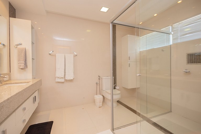 Vivencie o Luxo nesta Mansão Exclusiva c/ Diarista