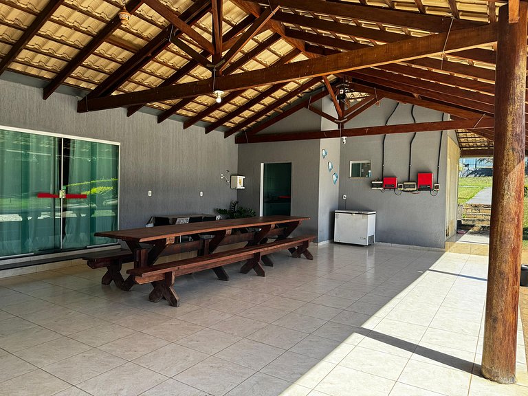 Sol, Piscina e Natureza: Estrutura Completa para Eventos e C