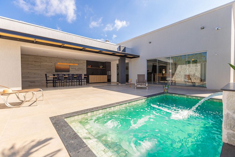 Novidade em Caldas Novas! Casa c/ Piscina e Sinuca