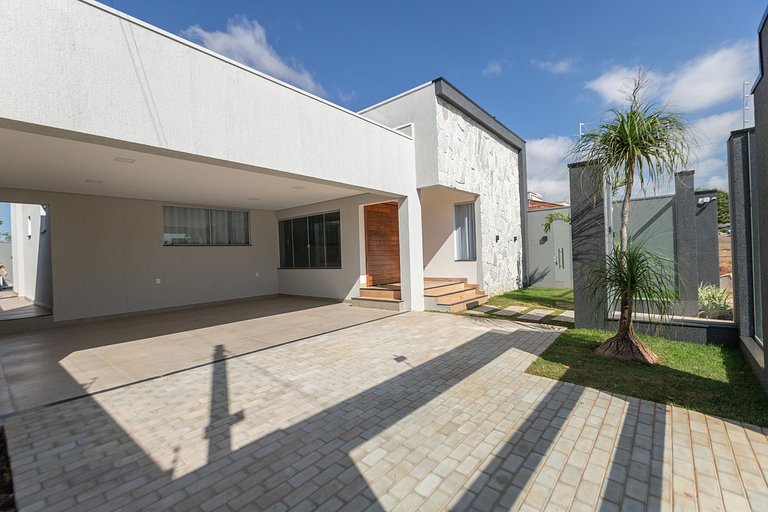 Novidade em Caldas Novas! Casa c/ Piscina e Sinuca