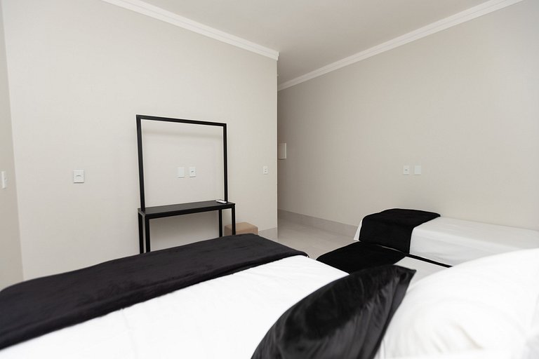 Charmosa Casa c/ 3 suítes e Piscina com Hidro