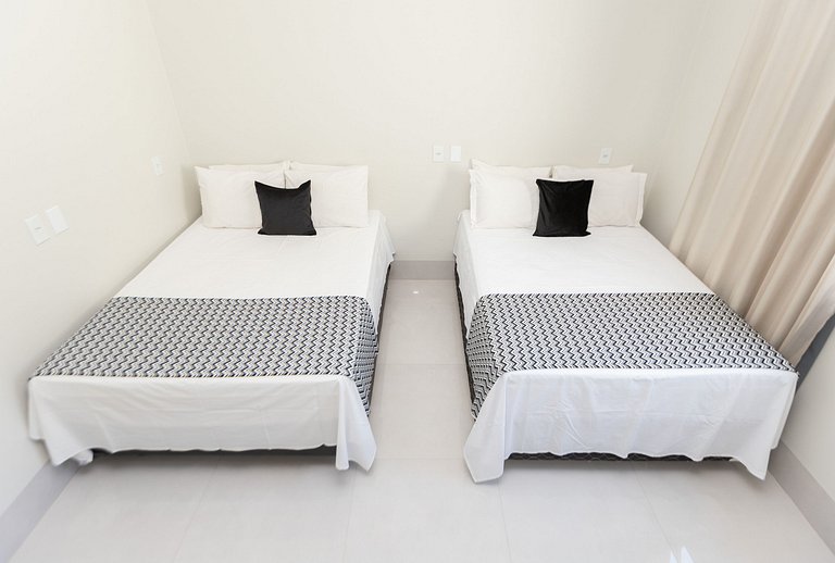 Charmosa Casa c/ 3 suítes e Piscina com Hidro