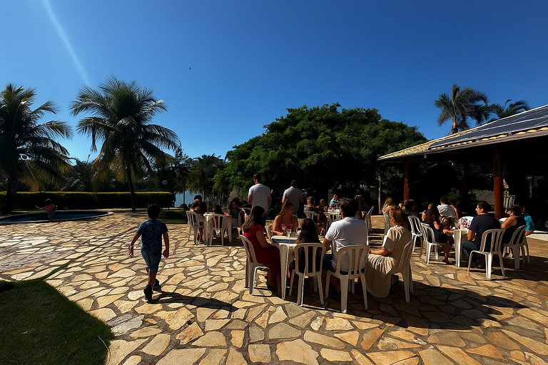 Sol, Piscina e Natureza: Estrutura Completa para Eventos e C