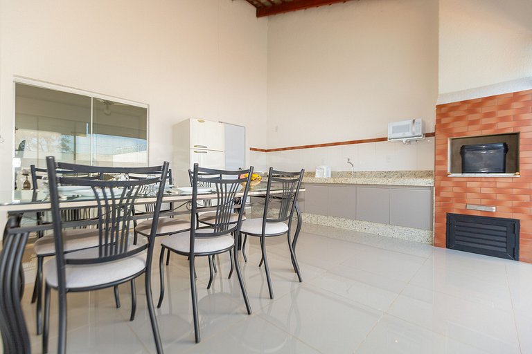 Refúgio com Piscina em Condomínio Fechado