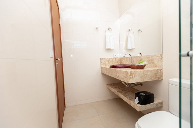 Recanto c/ 4 Suítes, Piscina e Área Gourmet
