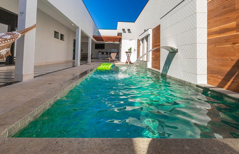 Sua Casa Perfeita c/ 4 Suítes e Piscina Aquecida