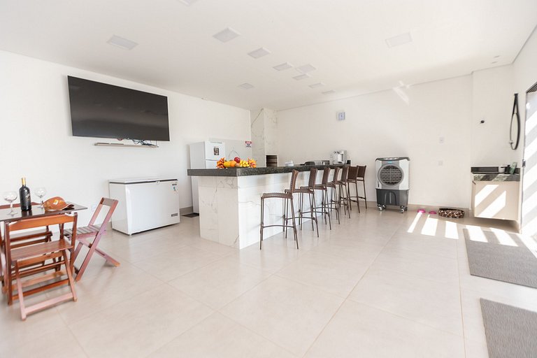 Sua Casa Perfeita c/ 4 Suítes e Piscina Aquecida