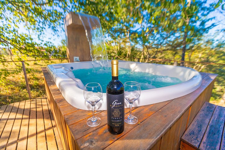 Escapada Romântica: Charme e Conforto com Jacuzzi