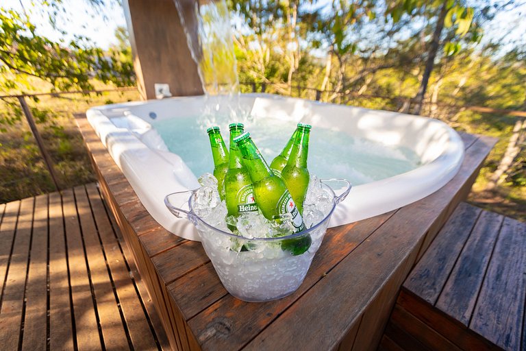 Escapada Romântica: Charme e Conforto com Jacuzzi