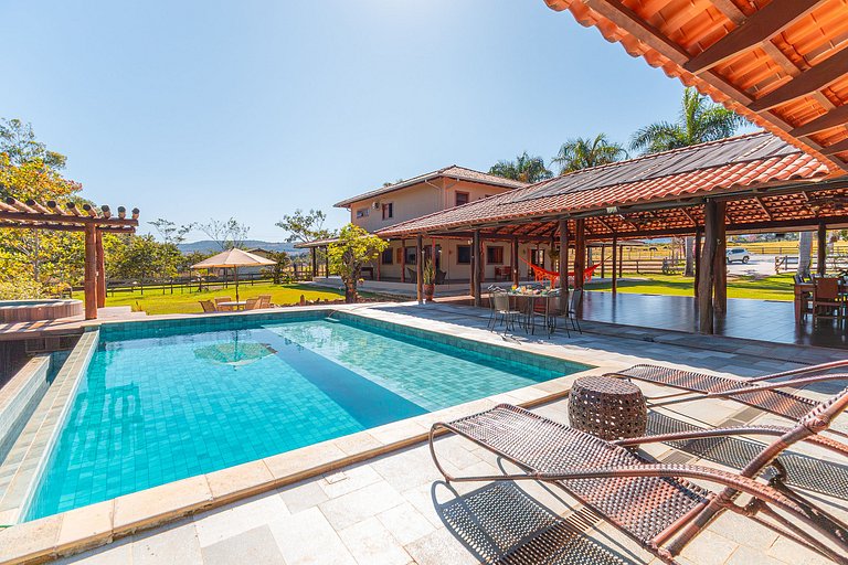Refúgio no Cerrado com Lago, Piscina e Jacuzzi