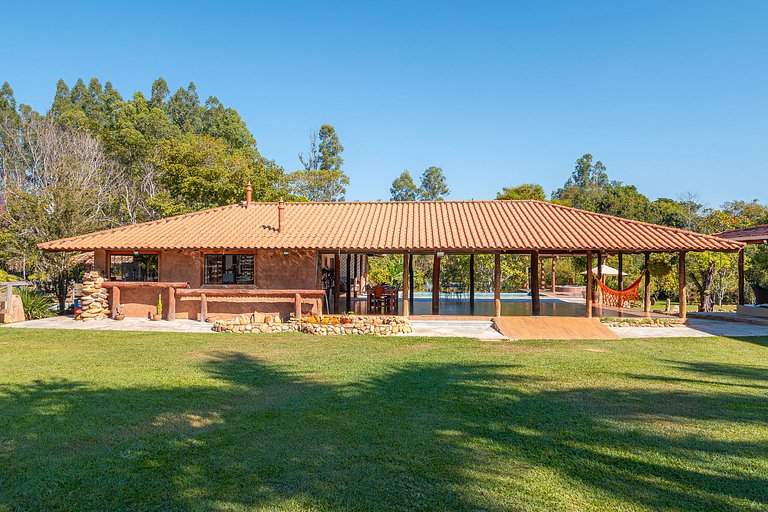 Refúgio no Cerrado com Lago, Piscina e Jacuzzi