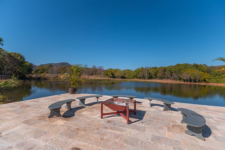 Refúgio no Cerrado com Lago, Piscina e Jacuzzi
