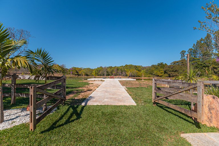 Refúgio no Cerrado com Lago, Piscina e Jacuzzi