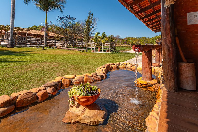 Refúgio no Cerrado com Lago, Piscina e Jacuzzi