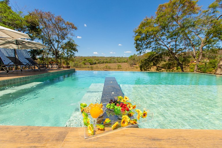 Romantismo a Dois em Cabana à Beira Lago e Piscina