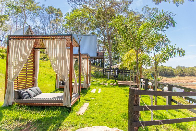 Romantismo a Dois em Cabana à Beira Lago e Piscina
