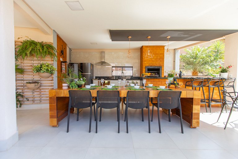 Exuberante Casa c/ Piscina e Suíte Master c/ Hidro