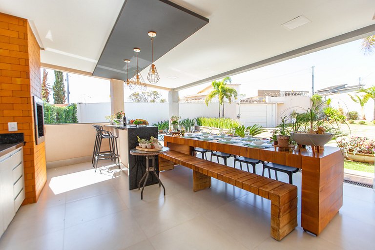 Exuberante Casa c/ Piscina e Suíte Master c/ Hidro