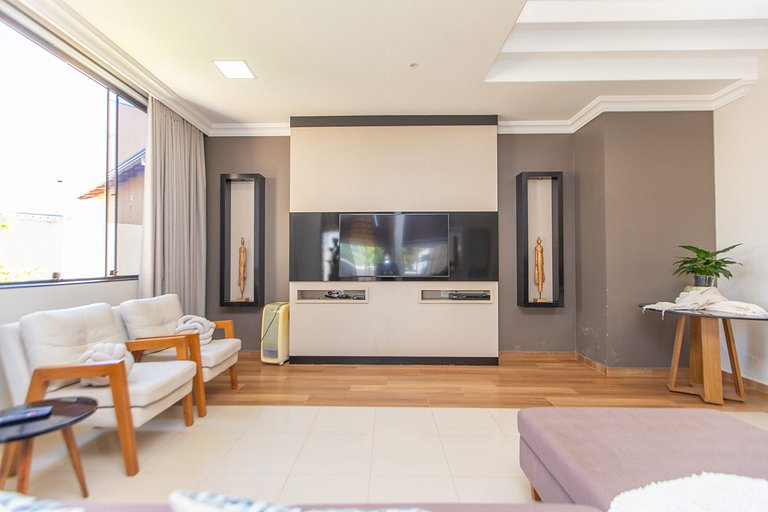 Exuberante Casa c/ Piscina e Suíte Master c/ Hidro