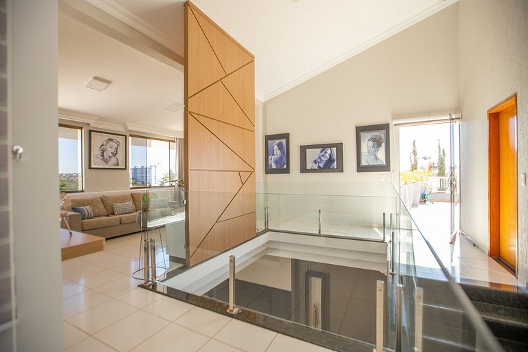 Exuberante Casa c/ Piscina e Suíte Master c/ Hidro