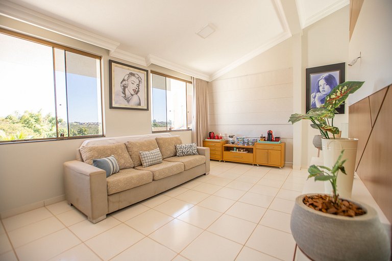 Exuberante Casa c/ Piscina e Suíte Master c/ Hidro